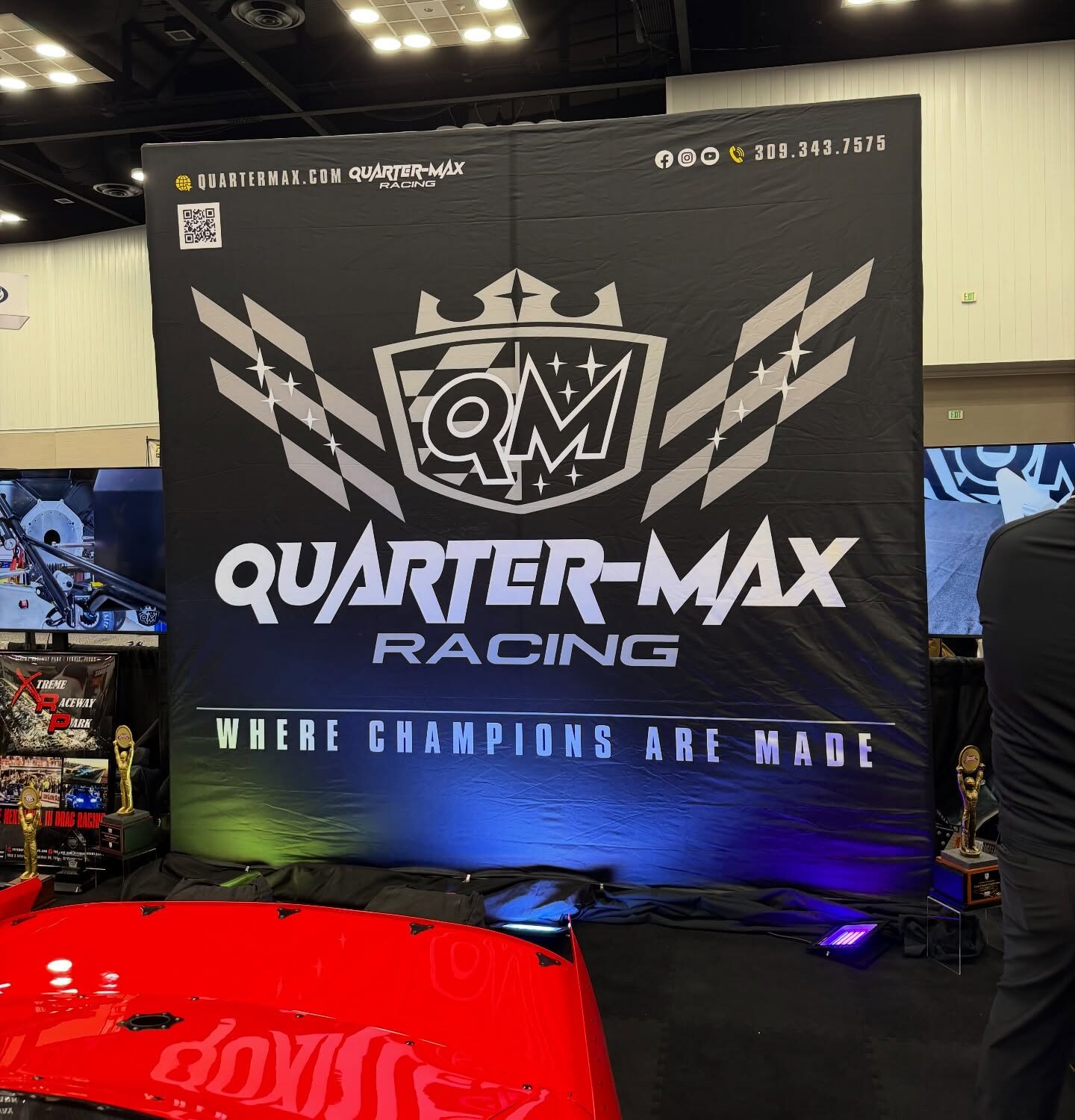 Portable Back-Wall Display